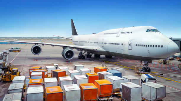 Máy bay vận chuyển hàng hóa quốc tế trong dịch vụ chuyển phát nhanh Express, phù hợp gửi hàng cá nhân và hàng cần giao nhanh từ Việt Nam sang Đức theo hình thức door-to-door.