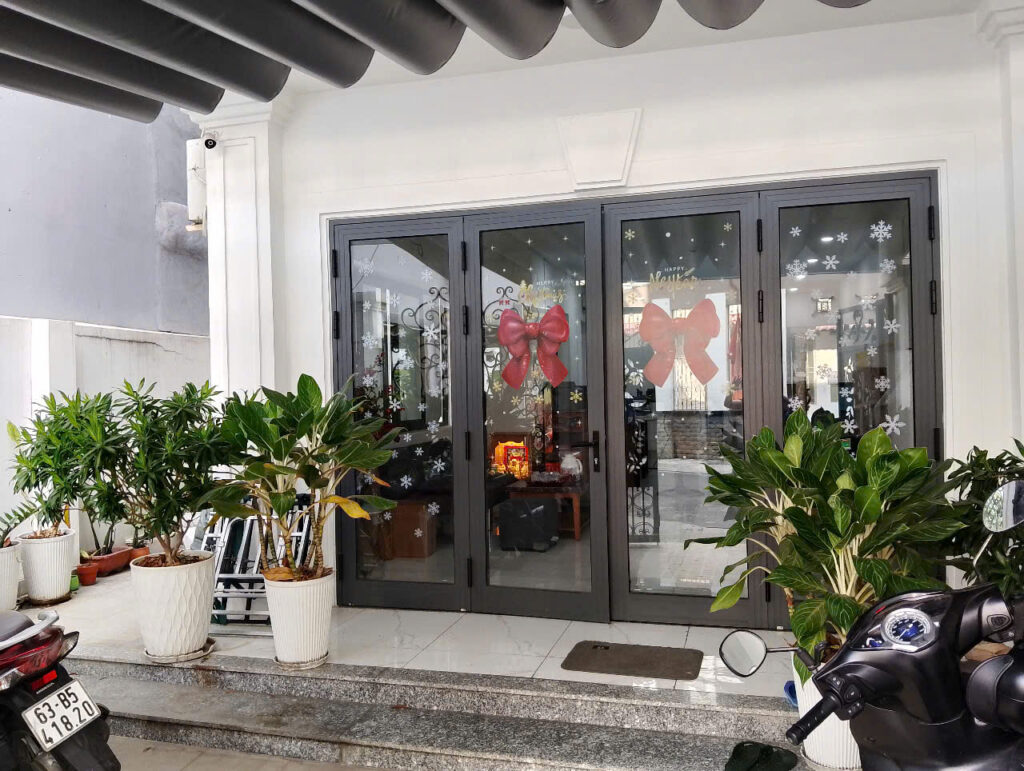 Mặt tiền văn phòng Xanh THL Logistics – đơn vị gửi hàng từ Đức về Việt Nam uy tín, chuyên hỗ trợ nhập khẩu hydrogen xanh và vận chuyển hàng công nghiệp an toàn.