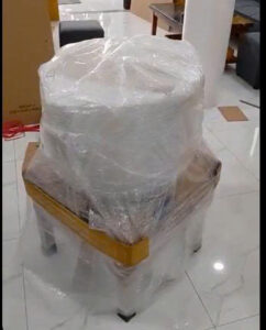 Kinh nghiệm gửi hàng đi Đức – Đóng gói nồi inox an toàn với lớp chống sốc tiêu chuẩn
