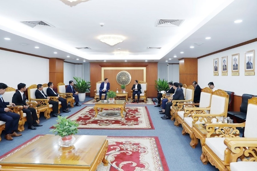 Bộ trưởng Trần Đức Thắng làm việc với lãnh đạo ba doanh nghiệp FDI để thúc đẩy hợp tác phát triển nông nghiệp xanh và vận chuyển nông sản đi Châu Âu chiều 6/11/2025.