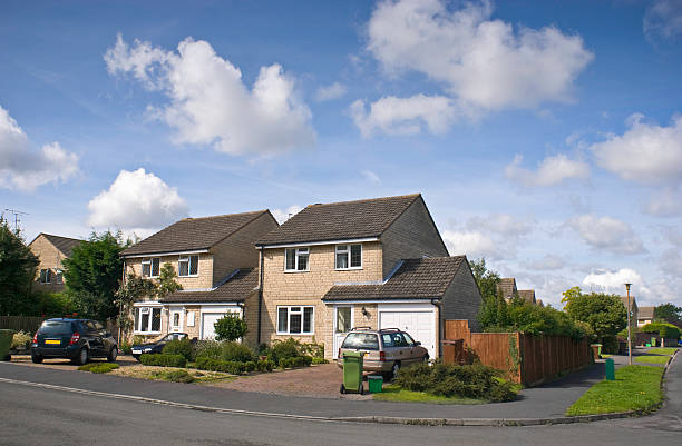 Khu dân cư tại Anh nơi đặt kho hàng hỗ trợ tính phí gửi hàng từ Anh về Việt Nam của Xanh THL Logistics