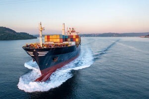 Tàu container vận chuyển hàng hóa từ Nhật Bản về Việt Nam bằng đường biển cho hàng nặng và container nguyên
