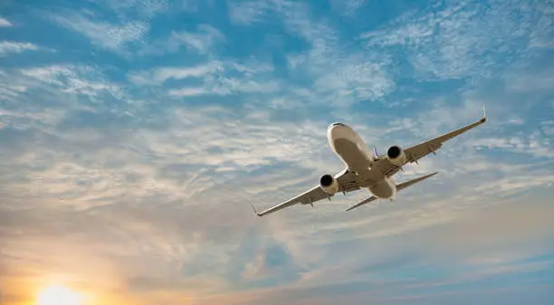 Máy bay vận chuyển hàng hóa phục vụ dịch vụ gửi hàng đi Ý bằng đường hàng không